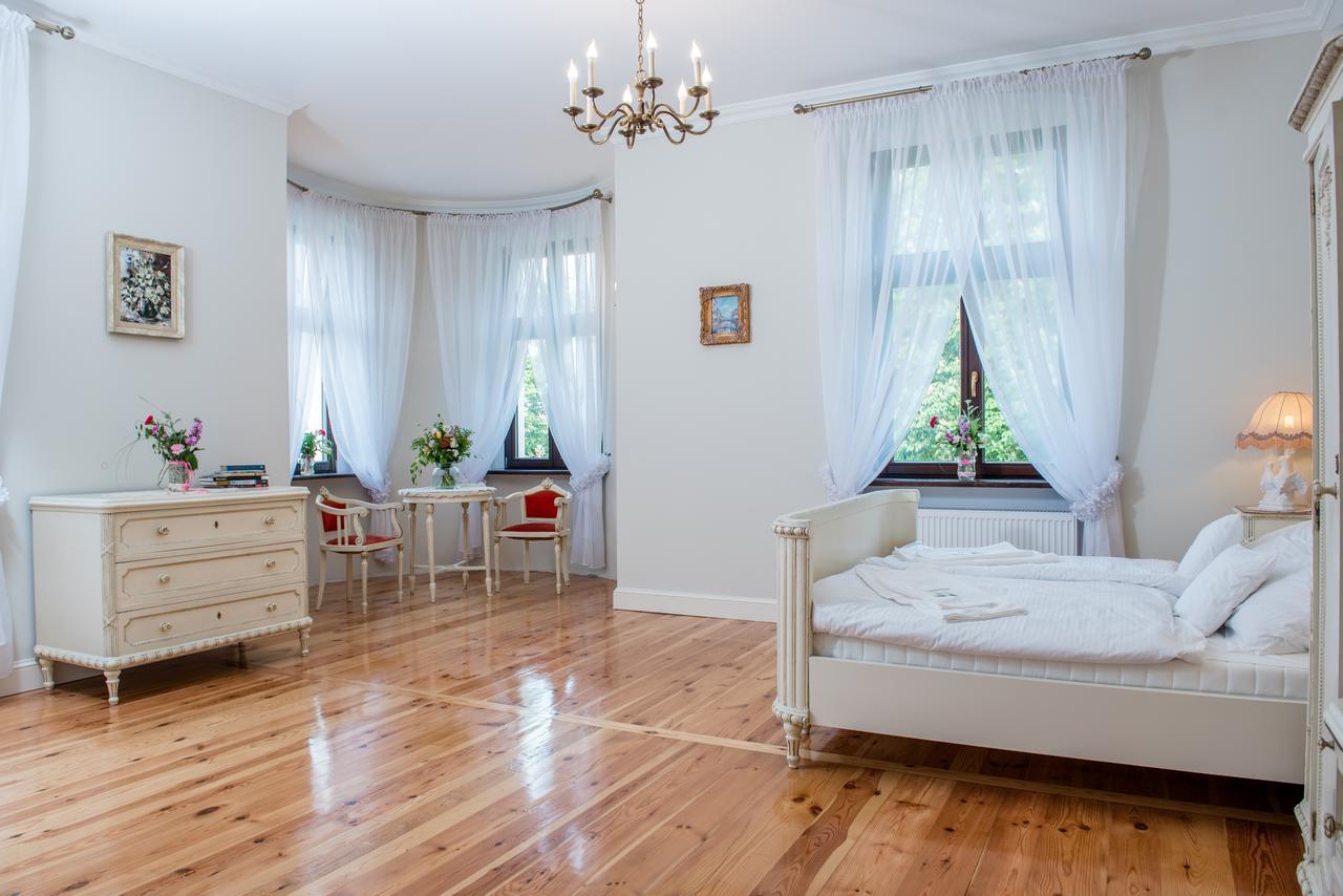 Palac W Orli - Pokoje, Restauracja Kozmin Buitenkant foto