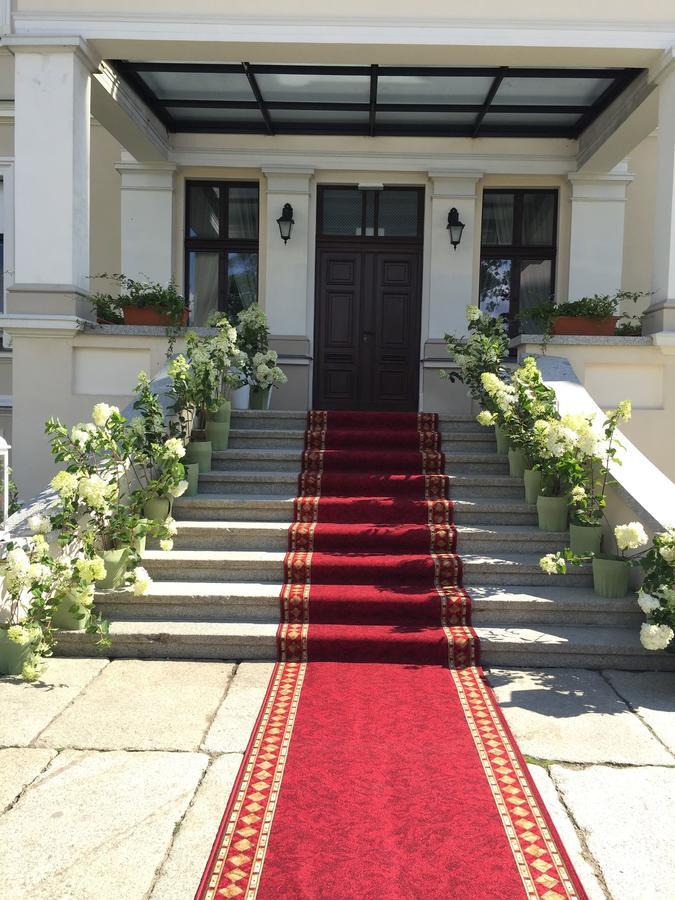 Palac W Orli - Pokoje, Restauracja Kozmin Buitenkant foto