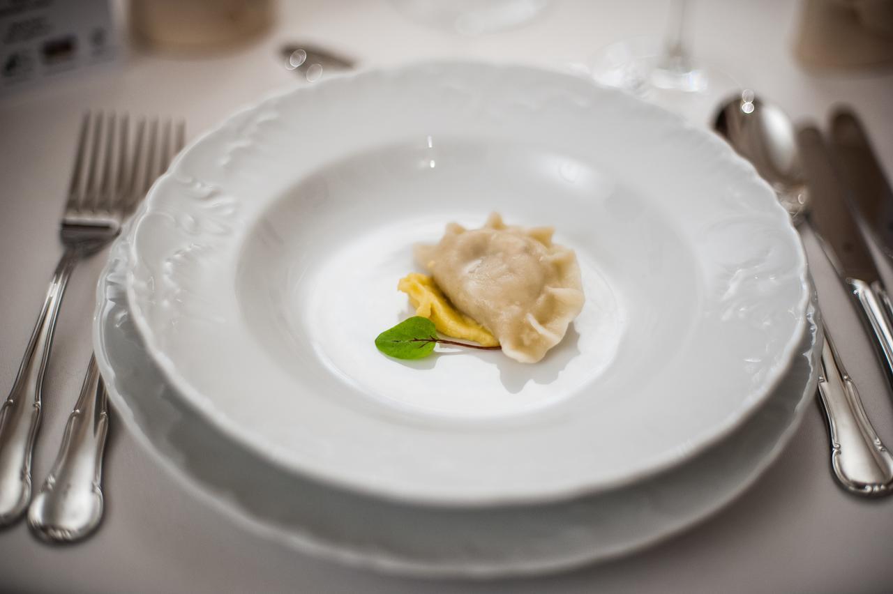 Palac W Orli - Pokoje, Restauracja Kozmin Buitenkant foto